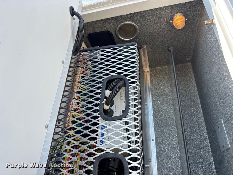 image for item NU9691 2007 Ford F350 Super Duty ambulance