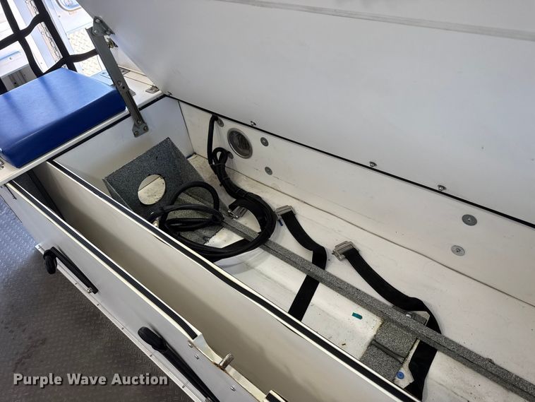 image for item NU9691 2007 Ford F350 Super Duty ambulance