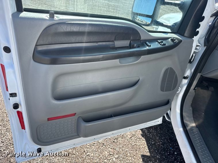 image for item NU9691 2007 Ford F350 Super Duty ambulance