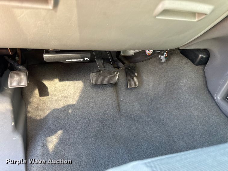 image for item NU9691 2007 Ford F350 Super Duty ambulance