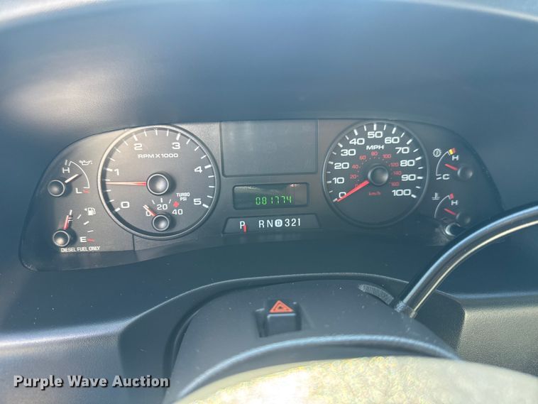 image for item NU9691 2007 Ford F350 Super Duty ambulance