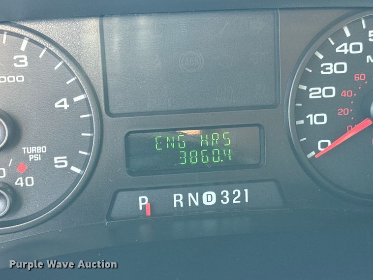 image for item NU9691 2007 Ford F350 Super Duty ambulance