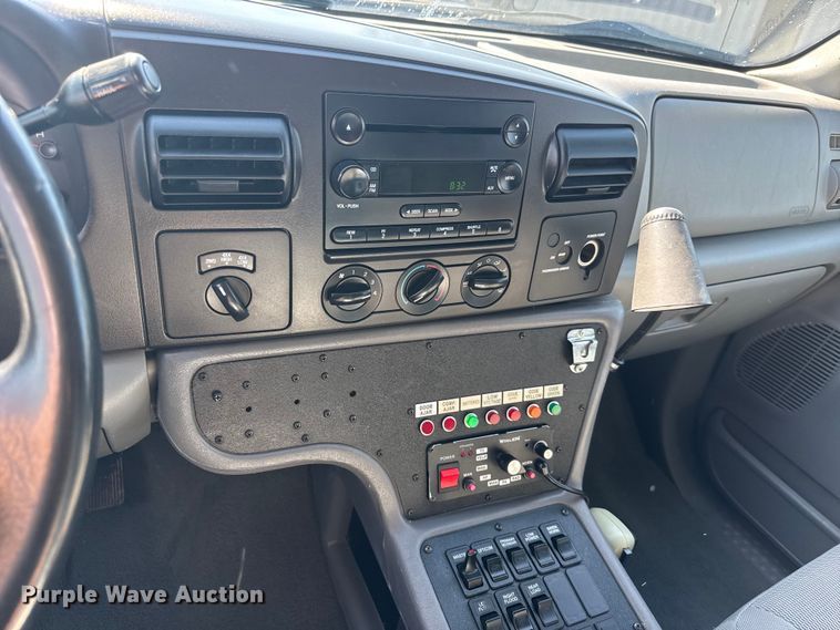 image for item NU9691 2007 Ford F350 Super Duty ambulance