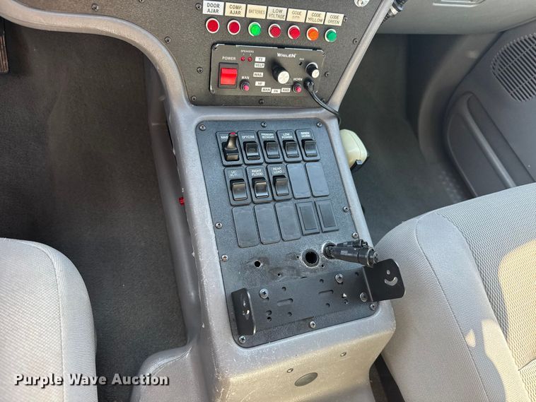 image for item NU9691 2007 Ford F350 Super Duty ambulance