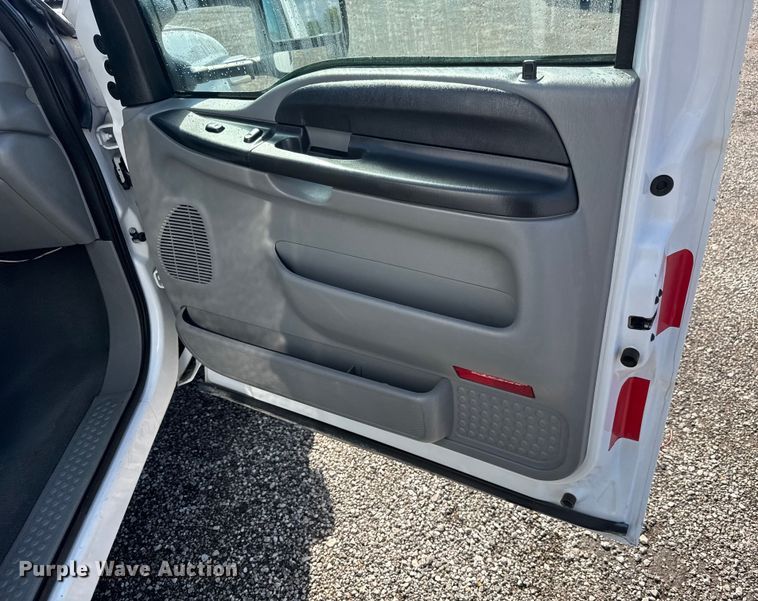 image for item NU9691 2007 Ford F350 Super Duty ambulance