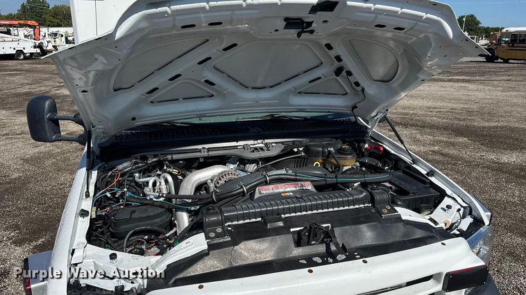 image for item NU9691 2007 Ford F350 Super Duty ambulance