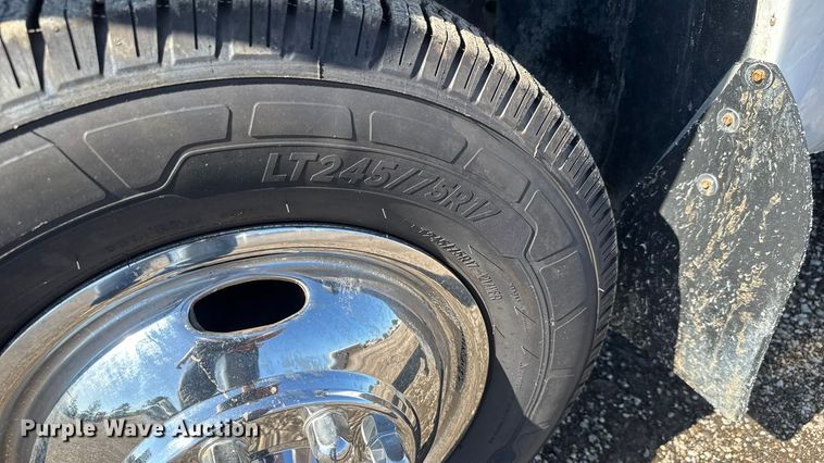 image for item NU9691 2007 Ford F350 Super Duty ambulance