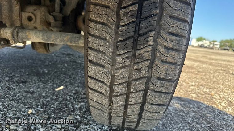 image for item NU9691 2007 Ford F350 Super Duty ambulance