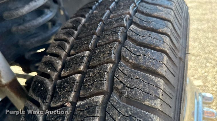 image for item NU9691 2007 Ford F350 Super Duty ambulance