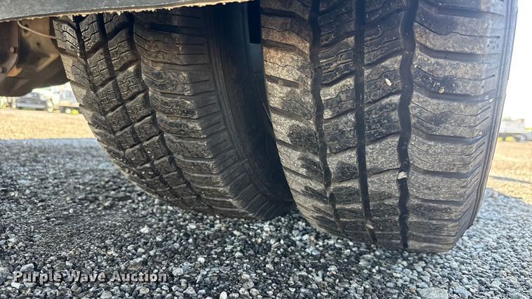 image for item NU9691 2007 Ford F350 Super Duty ambulance