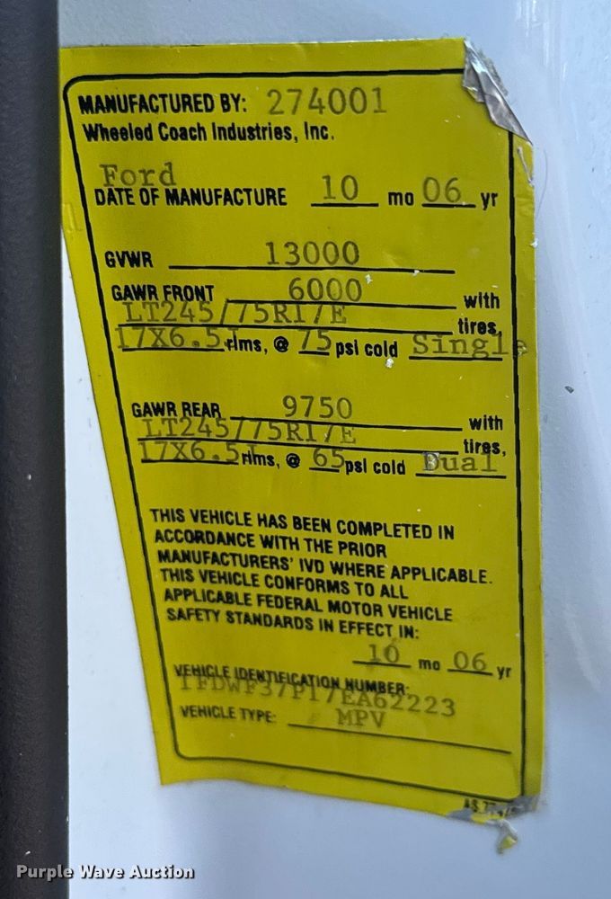 image for item NU9691 2007 Ford F350 Super Duty ambulance