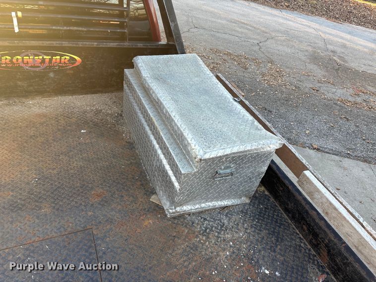 image for item OE9276 2005 Chevrolet Silverado 3500 Crew Cab flatbed pickup truck