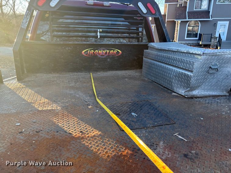 image for item OE9276 2005 Chevrolet Silverado 3500 Crew Cab flatbed pickup truck