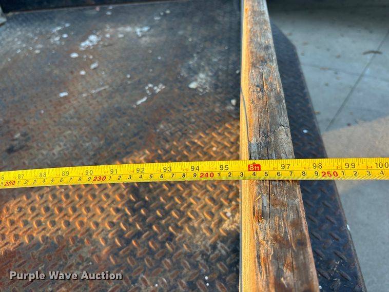 image for item OE9276 2005 Chevrolet Silverado 3500 Crew Cab flatbed pickup truck