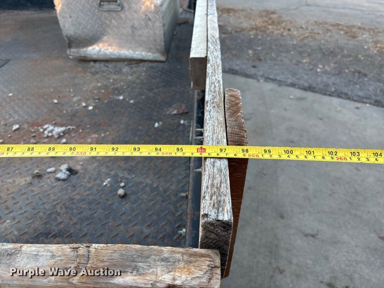 image for item OE9276 2005 Chevrolet Silverado 3500 Crew Cab flatbed pickup truck