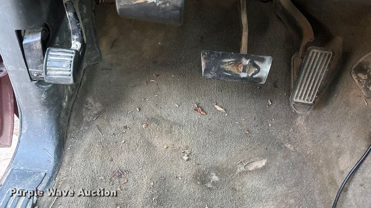 image for item OE9276 2005 Chevrolet Silverado 3500 Crew Cab flatbed pickup truck