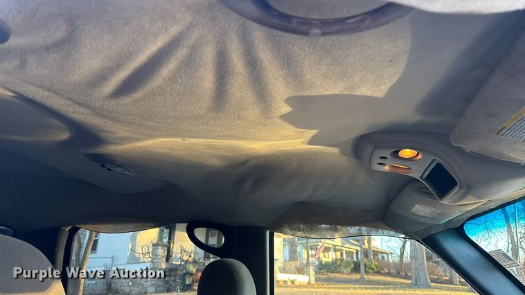 image for item OE9276 2005 Chevrolet Silverado 3500 Crew Cab flatbed pickup truck