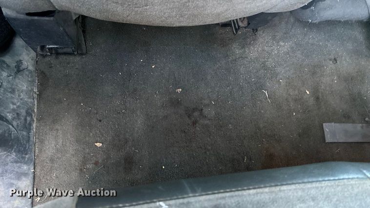 image for item OE9276 2005 Chevrolet Silverado 3500 Crew Cab flatbed pickup truck