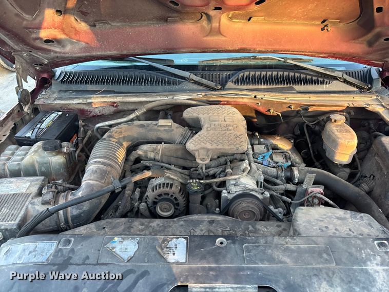 image for item OE9276 2005 Chevrolet Silverado 3500 Crew Cab flatbed pickup truck