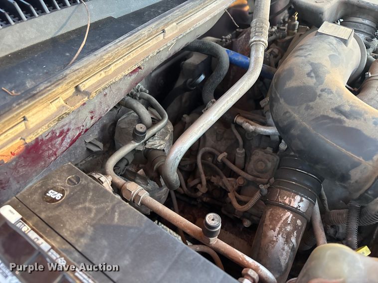 image for item OE9276 2005 Chevrolet Silverado 3500 Crew Cab flatbed pickup truck