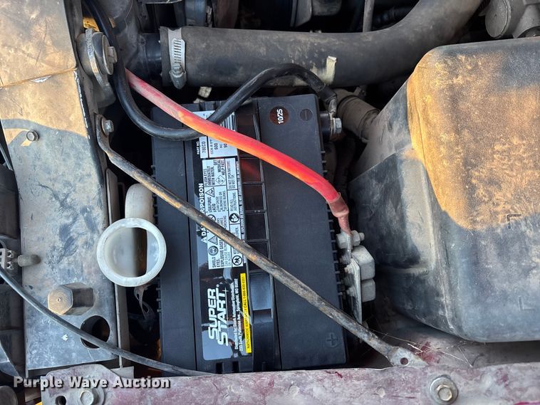 image for item OE9276 2005 Chevrolet Silverado 3500 Crew Cab flatbed pickup truck