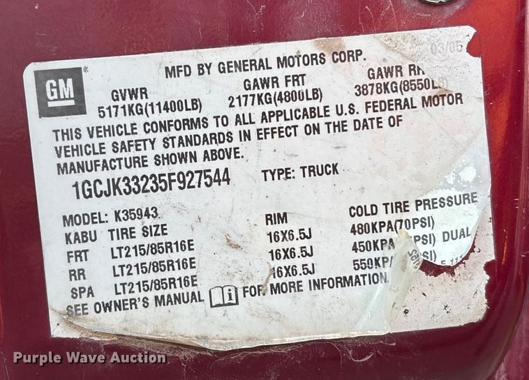 image for item OE9276 2005 Chevrolet Silverado 3500 Crew Cab flatbed pickup truck