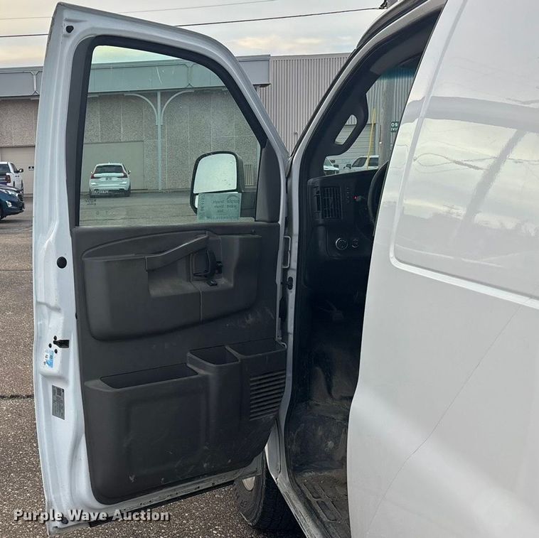 image for item OE9375 2019 Chevrolet Express 2500 van