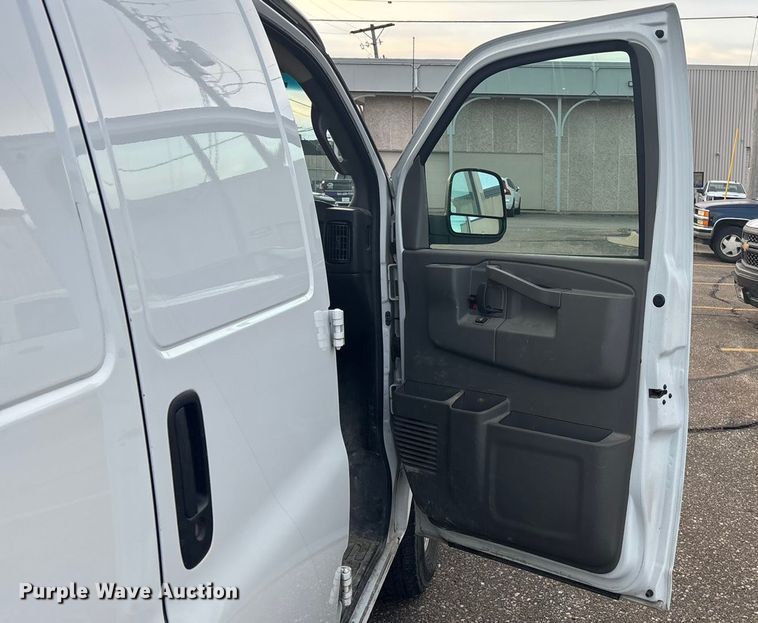 image for item OE9375 2019 Chevrolet Express 2500 van
