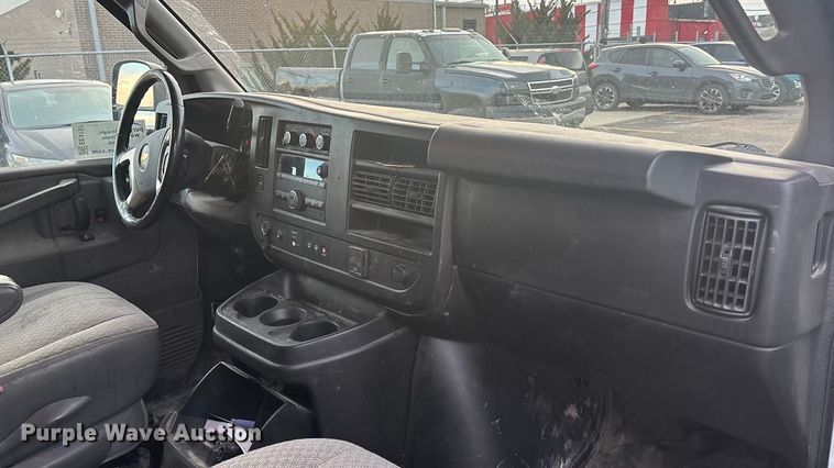 image for item OE9375 2019 Chevrolet Express 2500 van