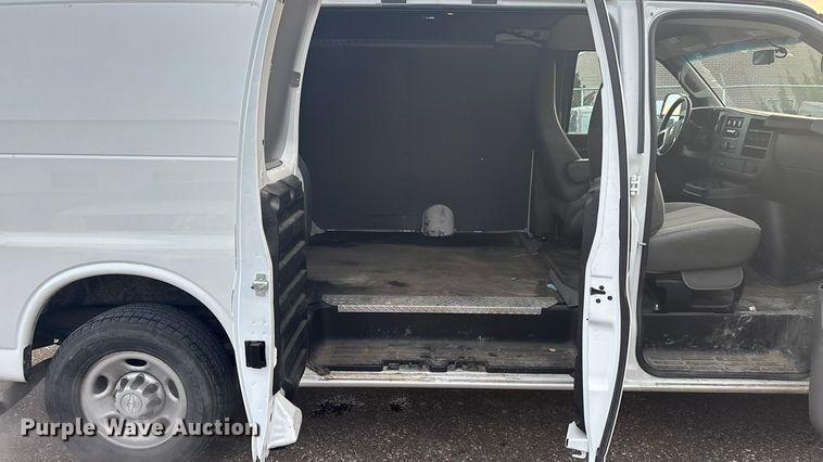 image for item OE9375 2019 Chevrolet Express 2500 van