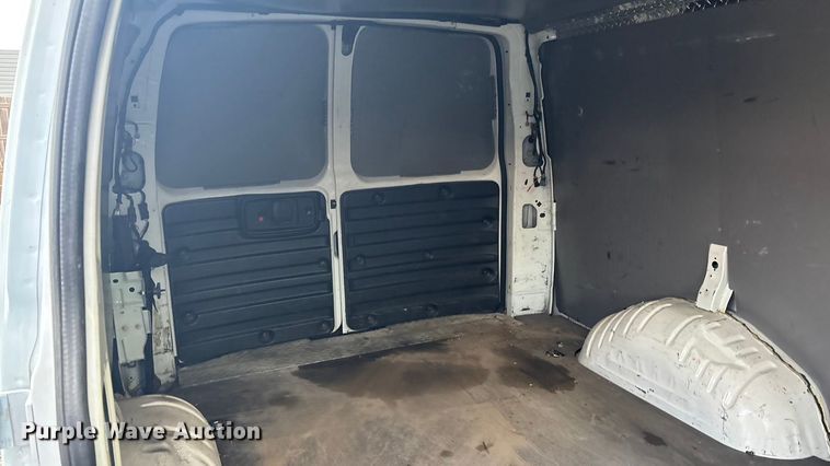 image for item OE9375 2019 Chevrolet Express 2500 van