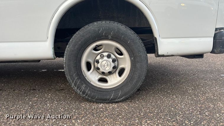 image for item OE9375 2019 Chevrolet Express 2500 van