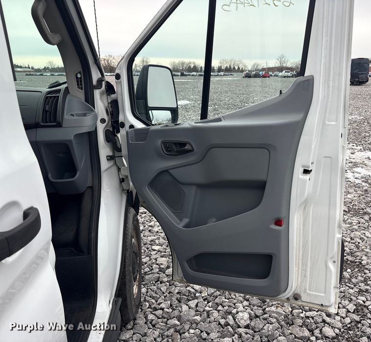 image for item YA1933 2016 Ford Transit 250 van