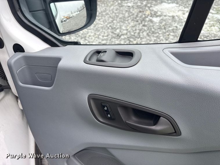 image for item YA1933 2016 Ford Transit 250 van