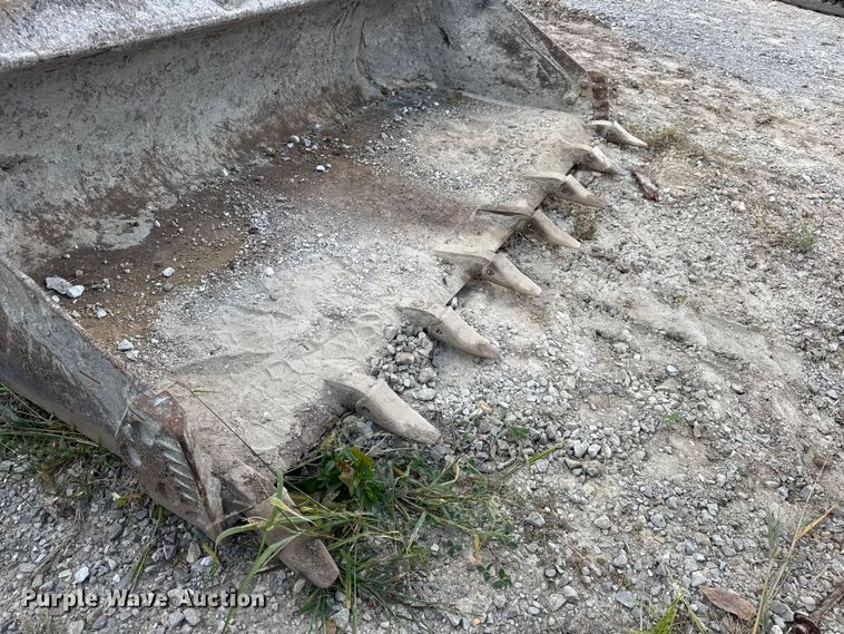 image for item DO2376 2016 Kubota SVL75-2 tracked skid steer loader