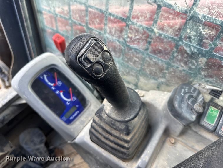 image for item DO2376 2016 Kubota SVL75-2 tracked skid steer loader