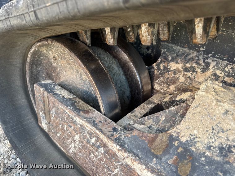 image for item DO2376 2016 Kubota SVL75-2 tracked skid steer loader