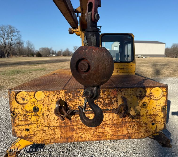 image for item DQ4199 Grove IND-24 crane