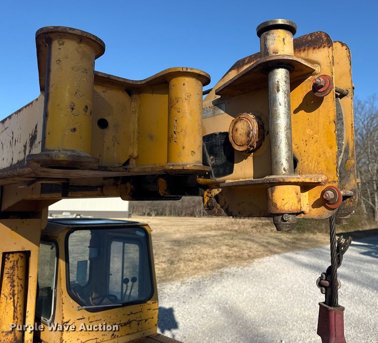 image for item DQ4199 Grove IND-24 crane