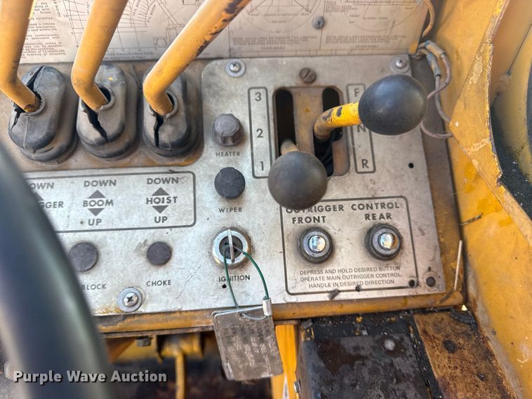 image for item DQ4199 Grove IND-24 crane