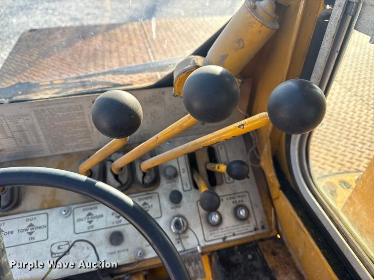 image for item DQ4199 Grove IND-24 crane