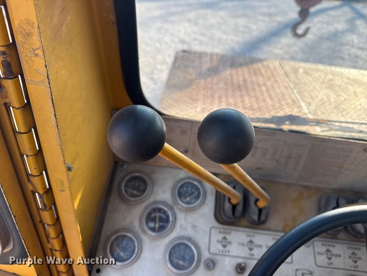 image for item DQ4199 Grove IND-24 crane