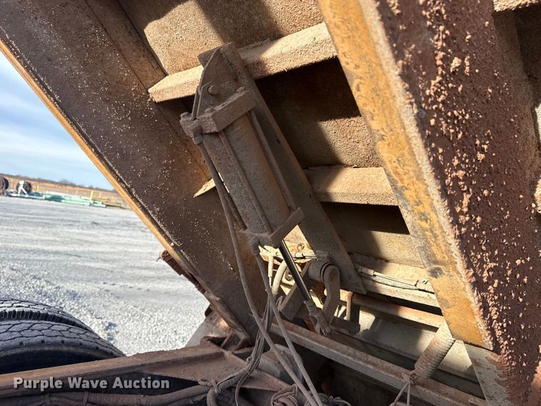 image for item DQ4206 2001 Sterling L-Line dump truck