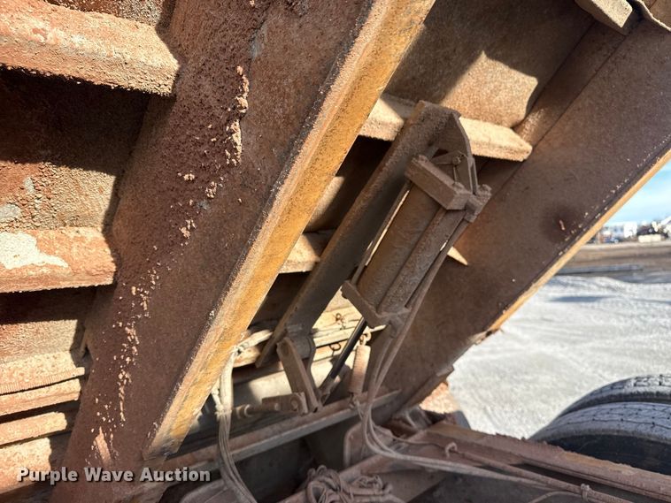 image for item DQ4206 2001 Sterling L-Line dump truck