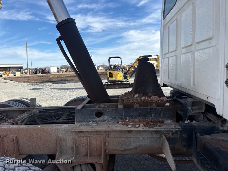 image for item DQ4206 2001 Sterling L-Line dump truck