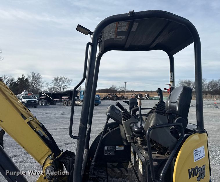 image for item DQ4207 Yanmar VIO35-6A mini excavator