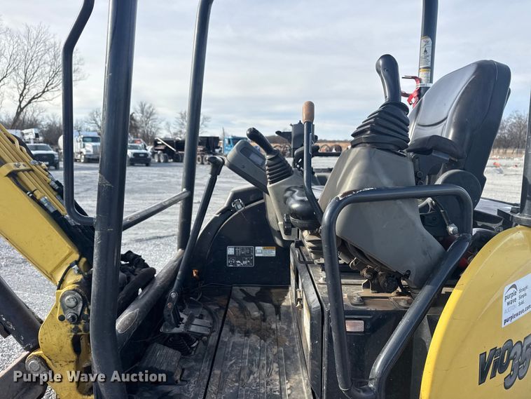 image for item DQ4207 Yanmar VIO35-6A mini excavator
