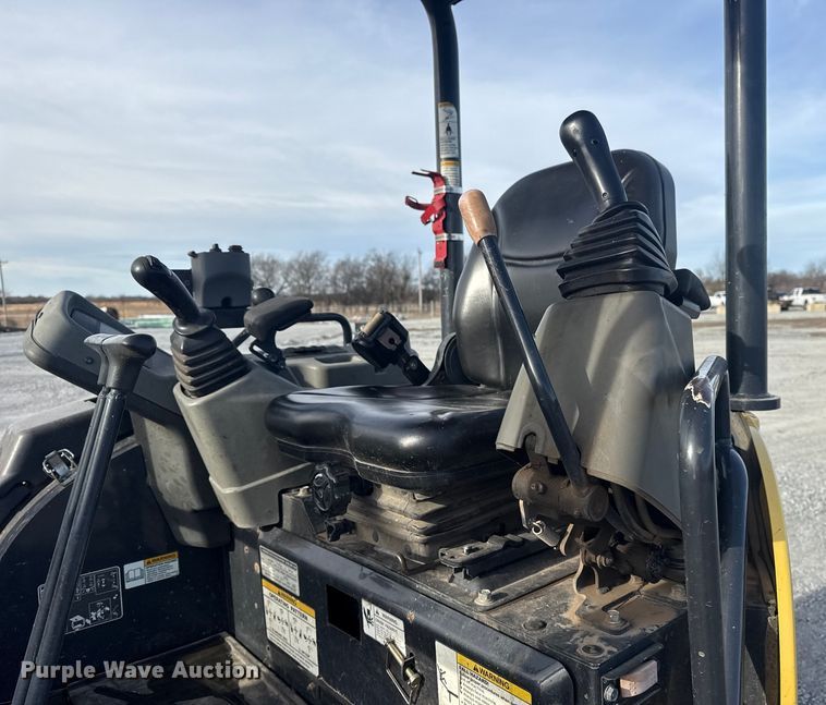 image for item DQ4207 Yanmar VIO35-6A mini excavator