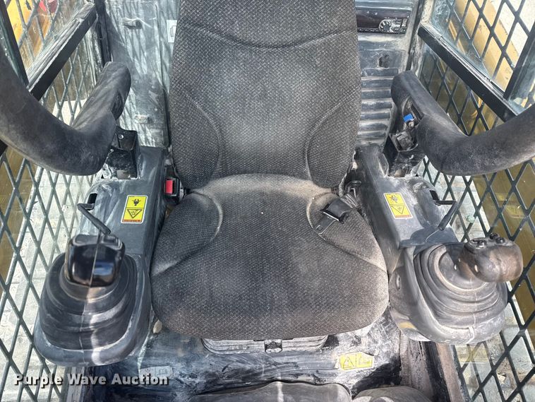 image for item DQ4223 2019 Caterpillar 299D2 tracked skid steer loader