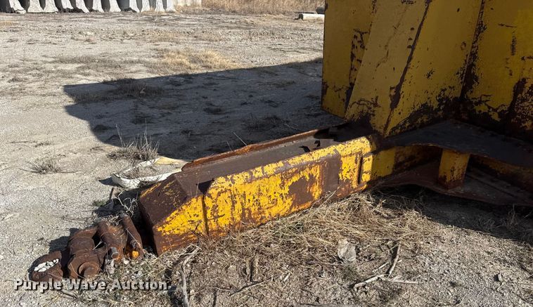 image for item DQ4231 Ferguson single drum pull type roller